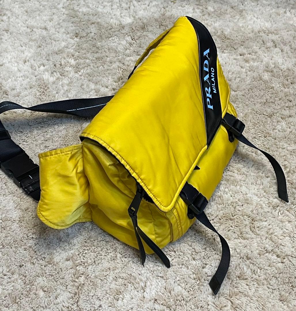 PRADA イエロー メッセンジャーバッグ
