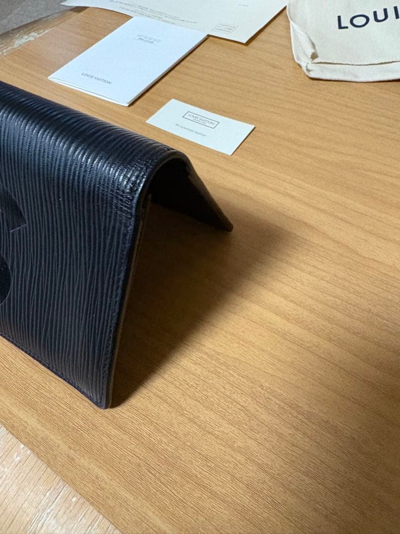 ルイヴィトン シュプリーム コラボ ポルトフォイユ ブラッザ 長財布 黒 エピ