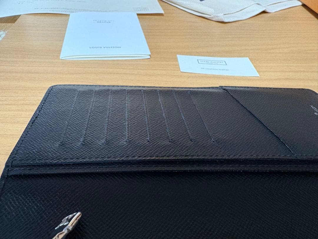 ルイヴィトン シュプリーム コラボ ポルトフォイユ ブラッザ 長財布 黒 エピ