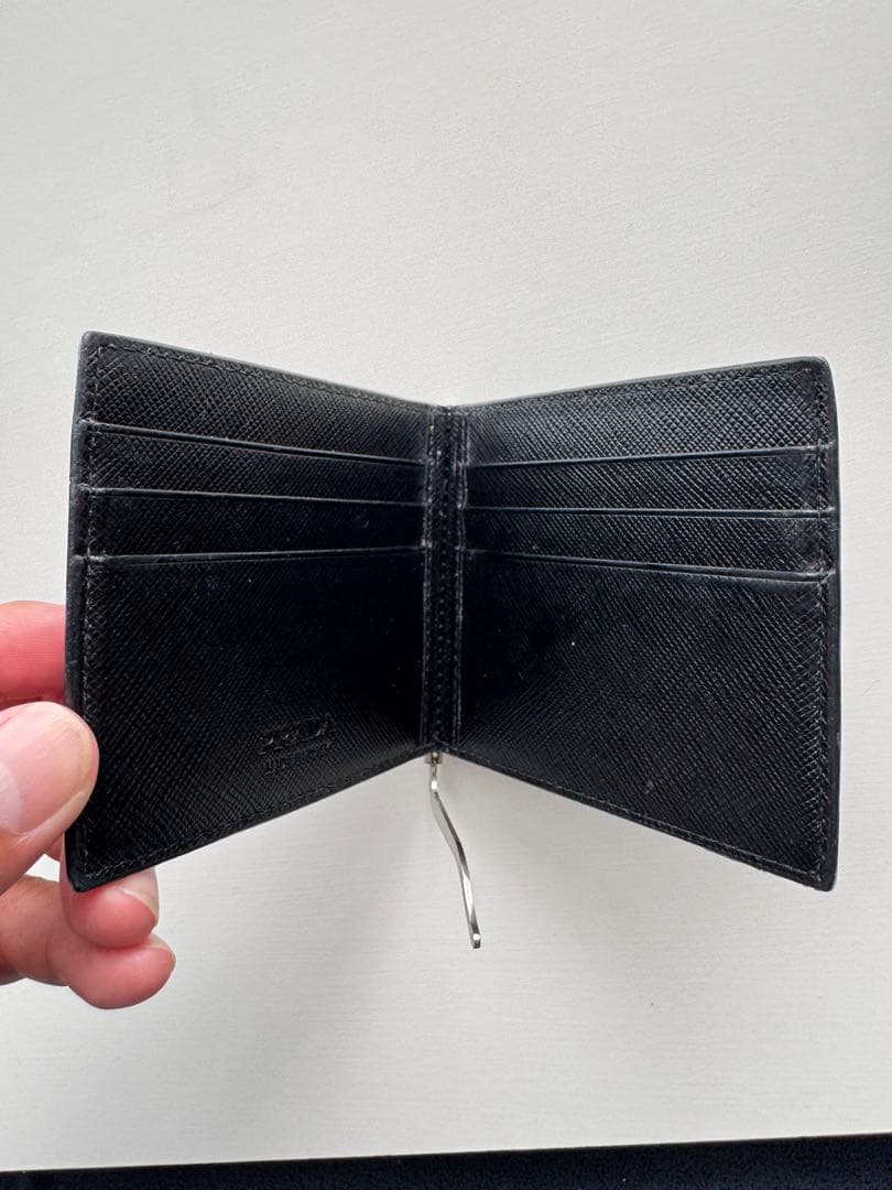 PRADA 二つ折り財布　ブラック レザー マネークリップ