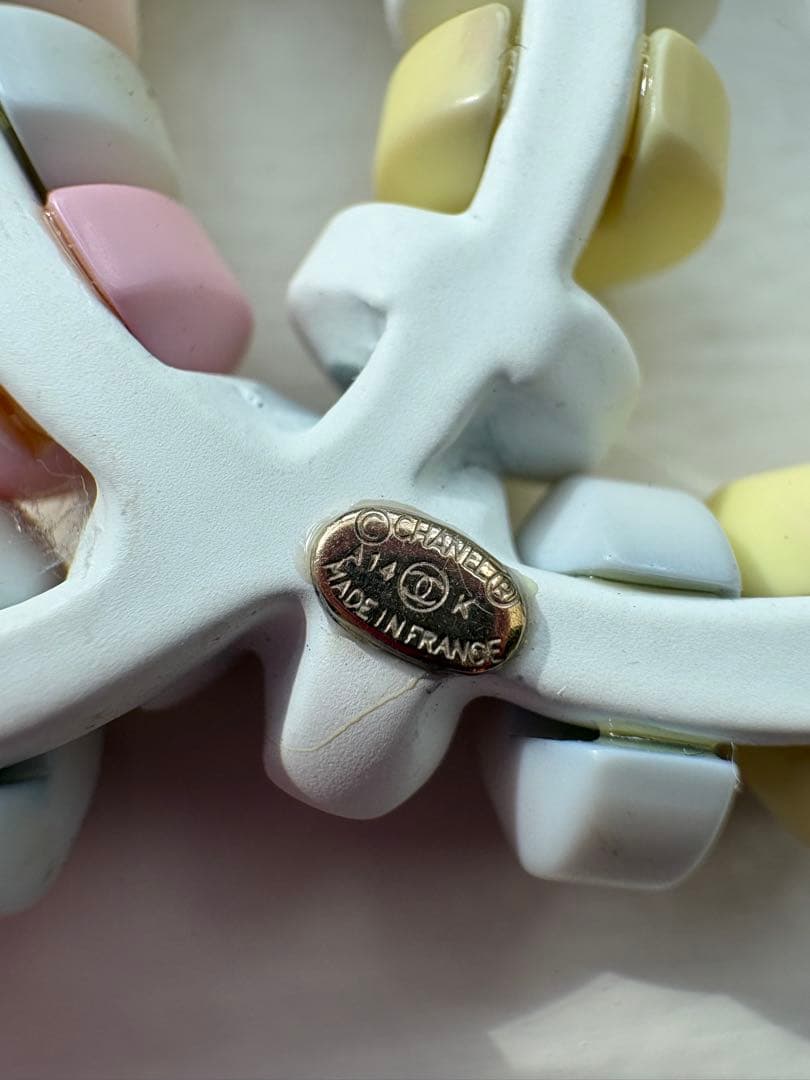 CHANEL CCロゴブローチ パステルカラー