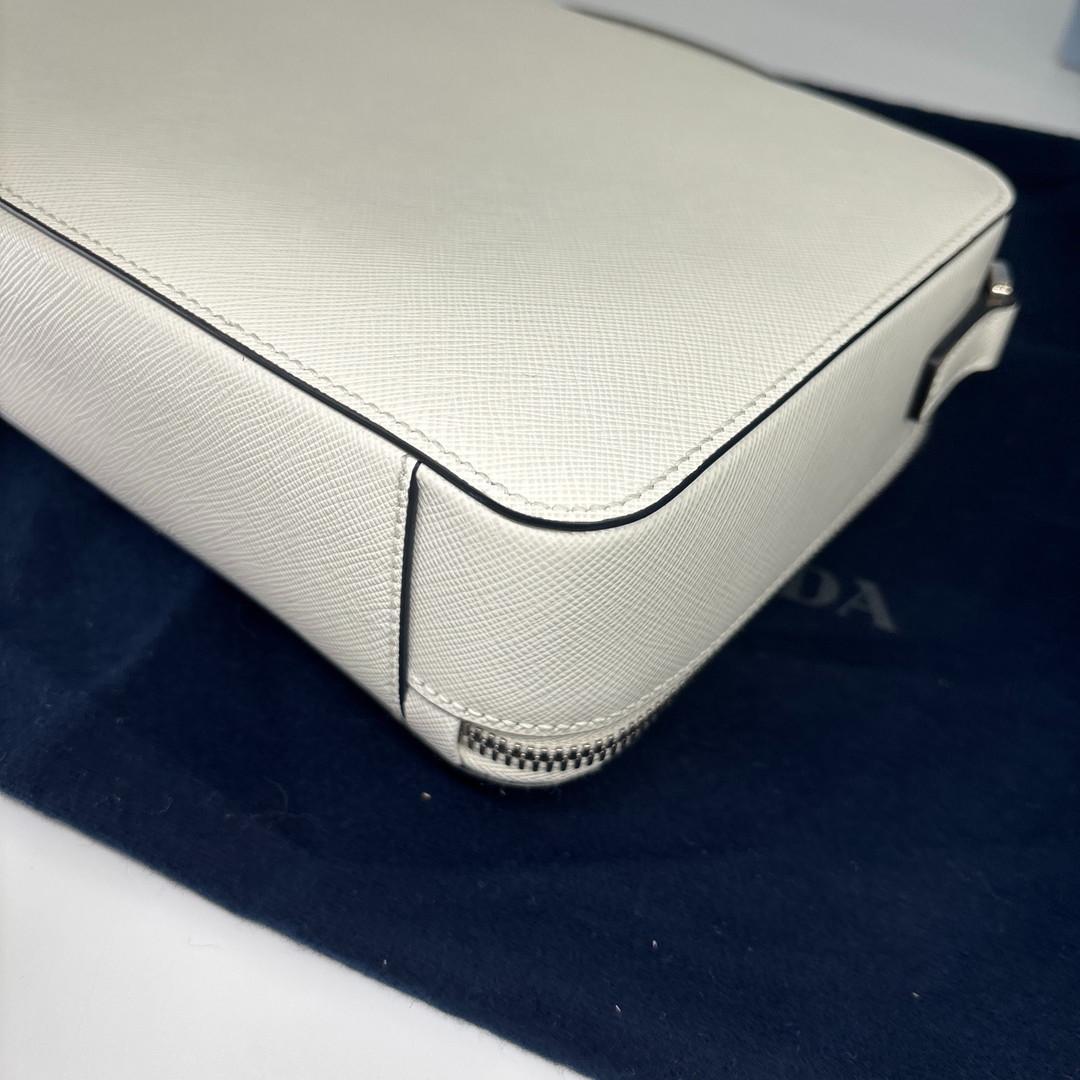 新品未使用/IC プラダ 2VH069 サフィアーノレザー ショルダーバッグ