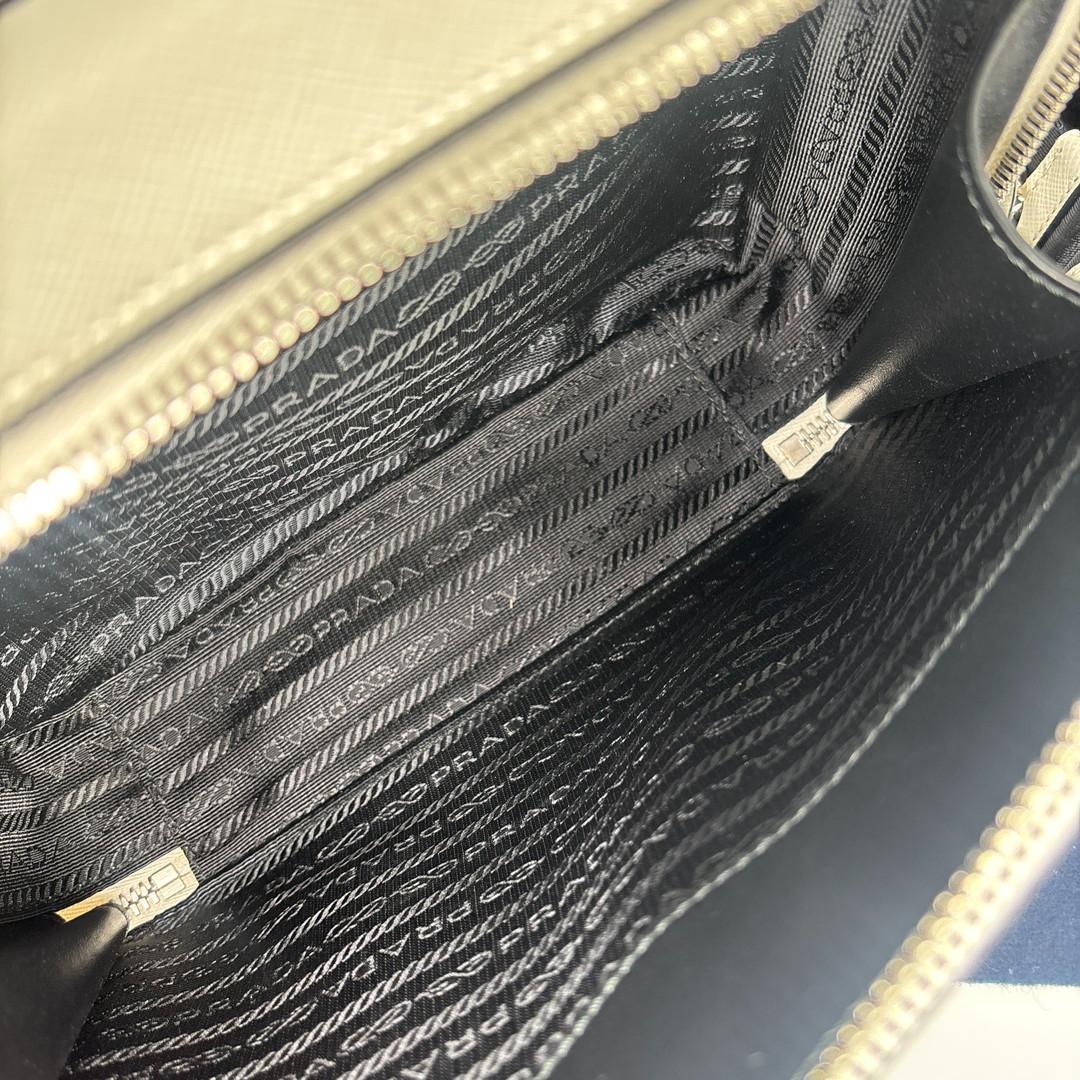 新品未使用/IC プラダ 2VH069 サフィアーノレザー ショルダーバッグ