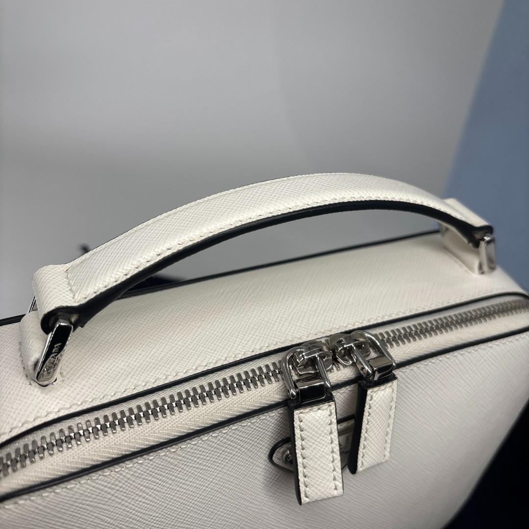 新品未使用/IC プラダ 2VH069 サフィアーノレザー ショルダーバッグ