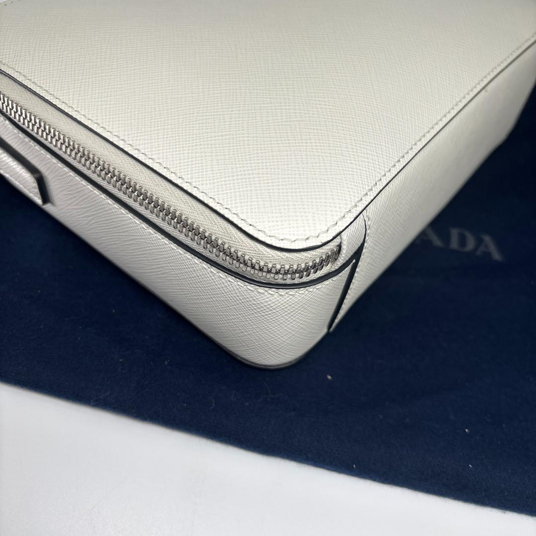 新品未使用/IC プラダ 2VH069 サフィアーノレザー ショルダーバッグ