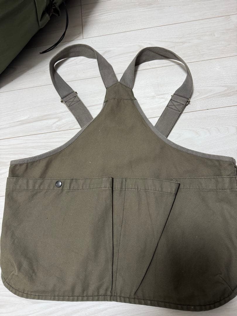 ADITIONAL オリーブグリーン ベスト