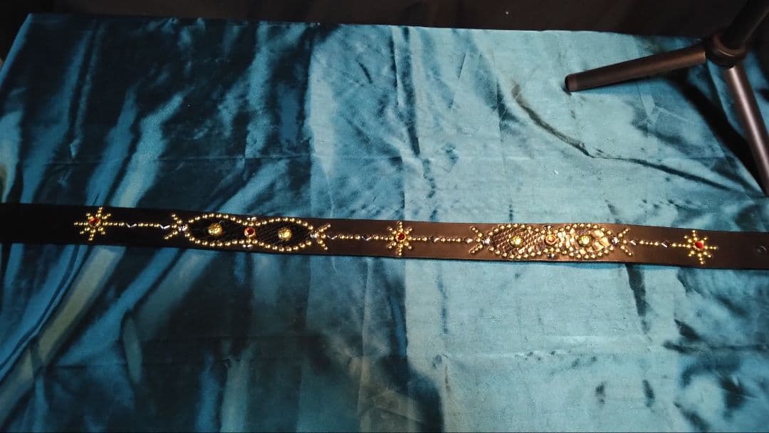 栃木レザー　ピーナッツインレイスタッズベルト　ブラック