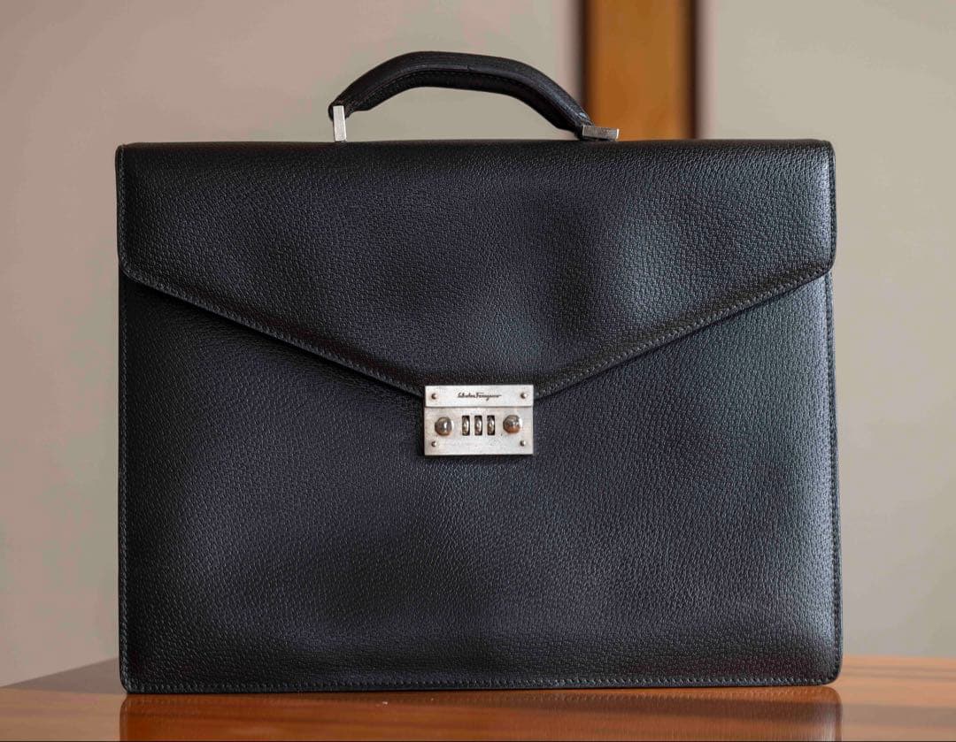 フェラガモ ブリーフケース 黒