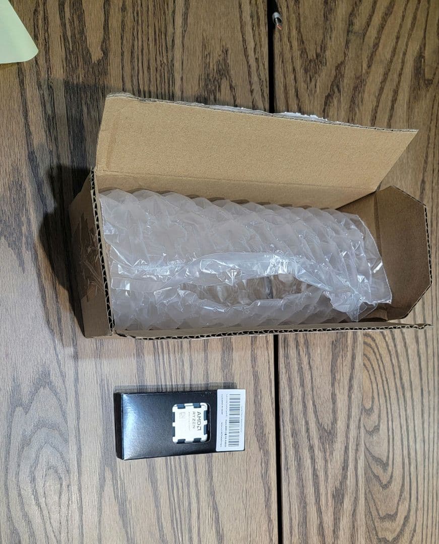 購入直後新品未使用AMD Ryzen 5 8400F CPU AM5