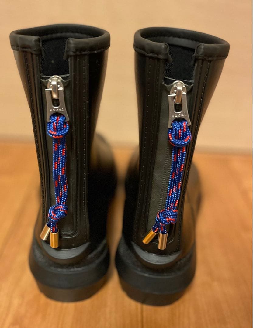 sacai ブラックラバーショートブーツ