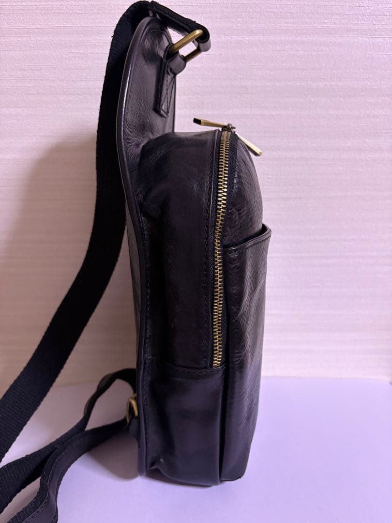 ostinatoオスティナートボディバッグ　黒