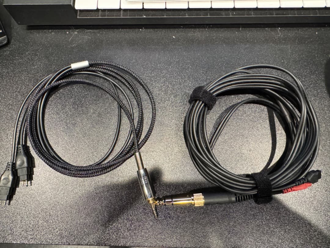 ゼンハイザー HD600（新古品）ケース付き、ケーブル２本付き