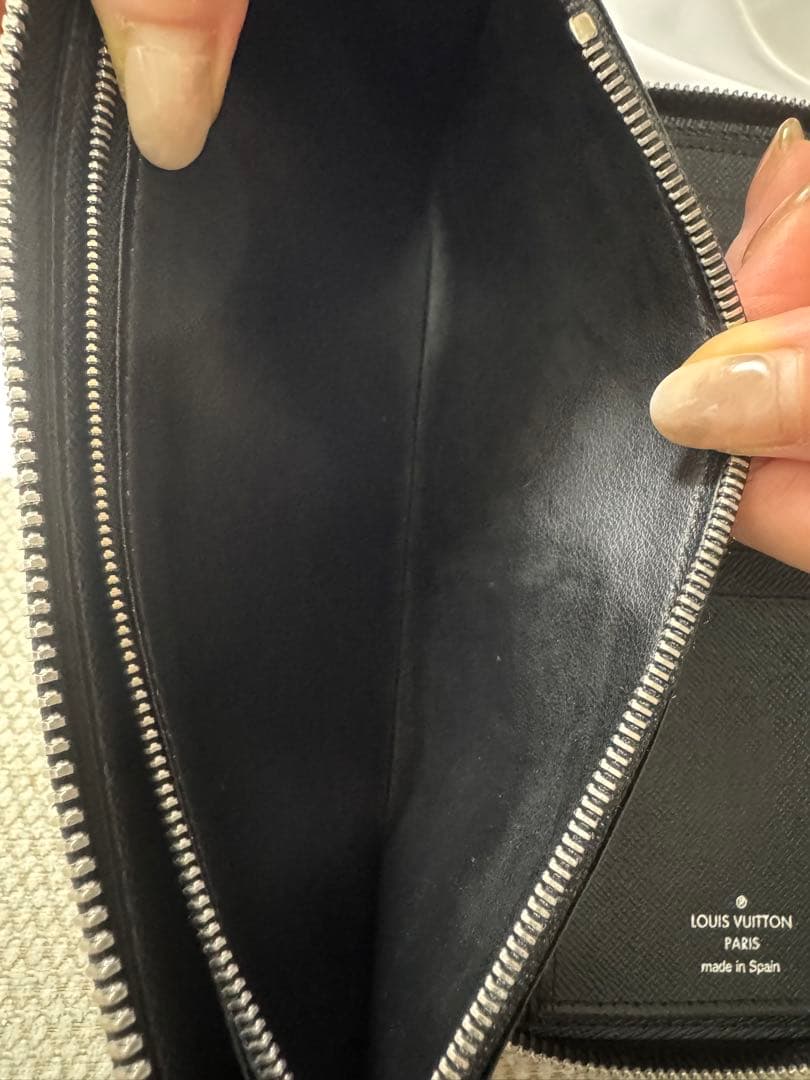 ルイヴィトンLOUIS VUITTON エピジッピーウォレット