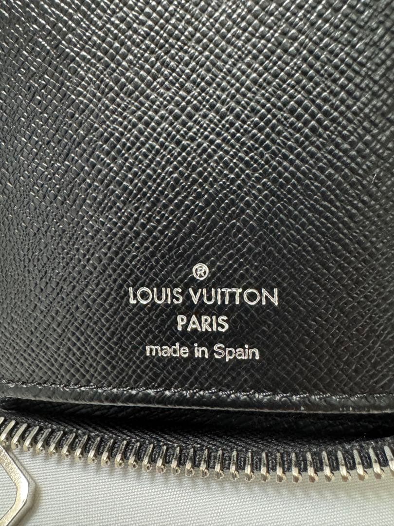 ルイヴィトンLOUIS VUITTON エピジッピーウォレット