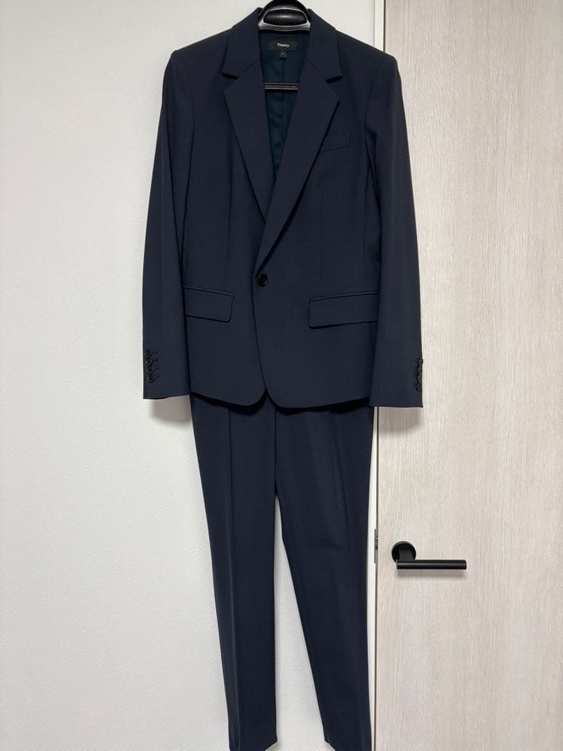 【新古品】Theory ネイビースーツ