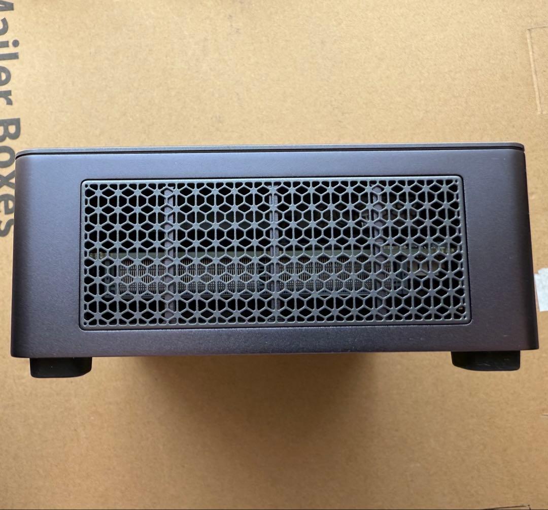 週末値引中 UM790 Pro 7940HS 64GB 1TB