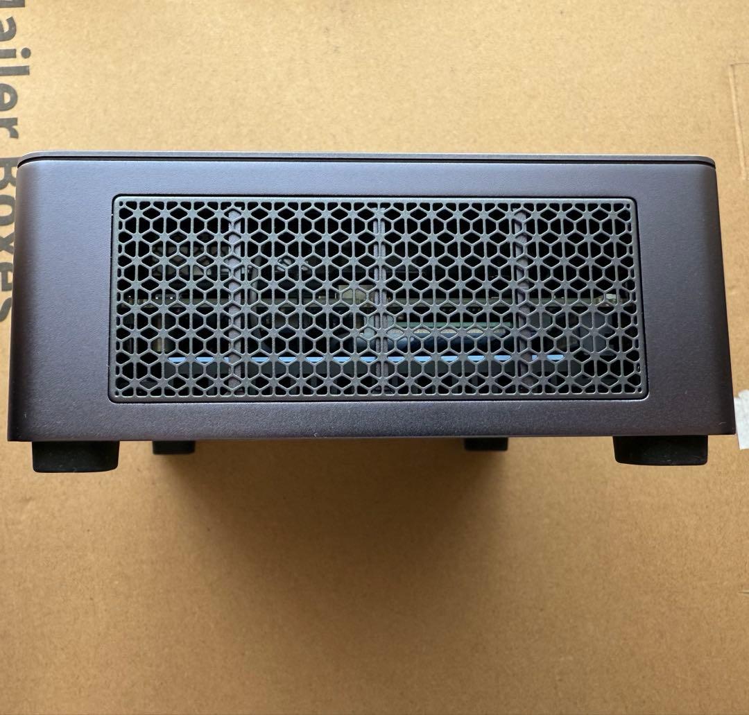 週末値引中 UM790 Pro 7940HS 64GB 1TB