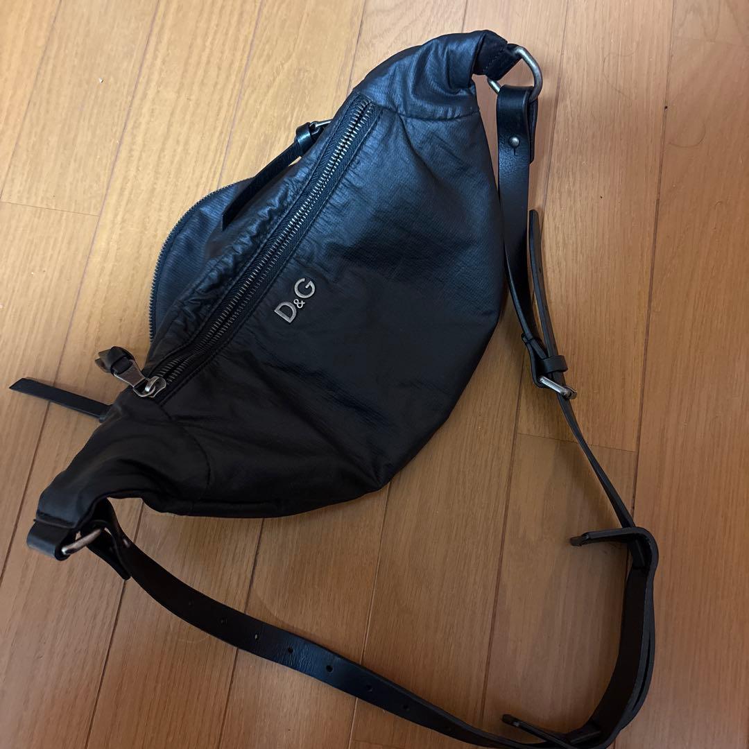 ドルチェ&ガッバーナ　ボディバッグ　ブラック　ロゴ