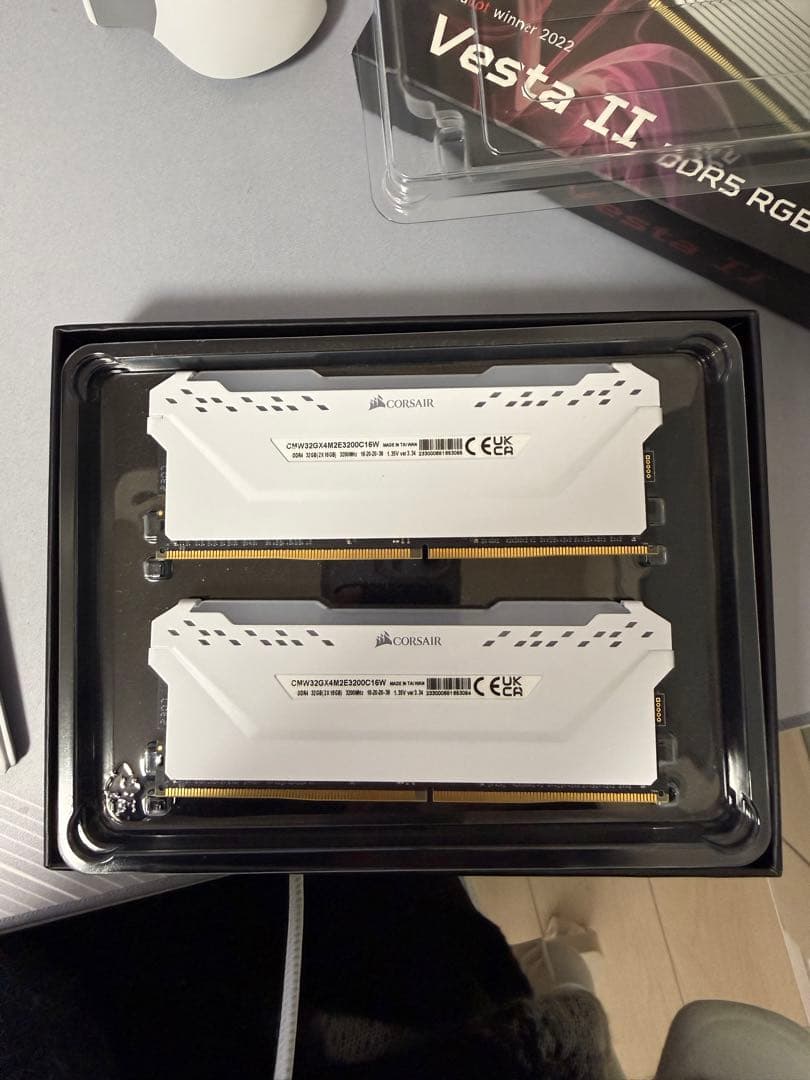 メモリー CORSAIR VENGEANCE RGB 32G DDR4 3200MHz