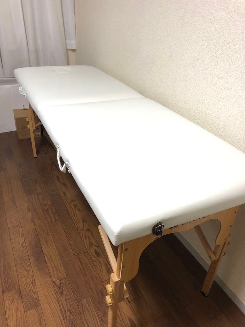 折りたたみエステベッドホワイト ビューティーガレージ