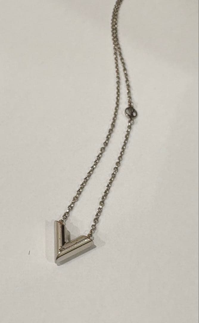 ルイ ヴィトン エッセンシャルV ネックレス M63197 シルバー