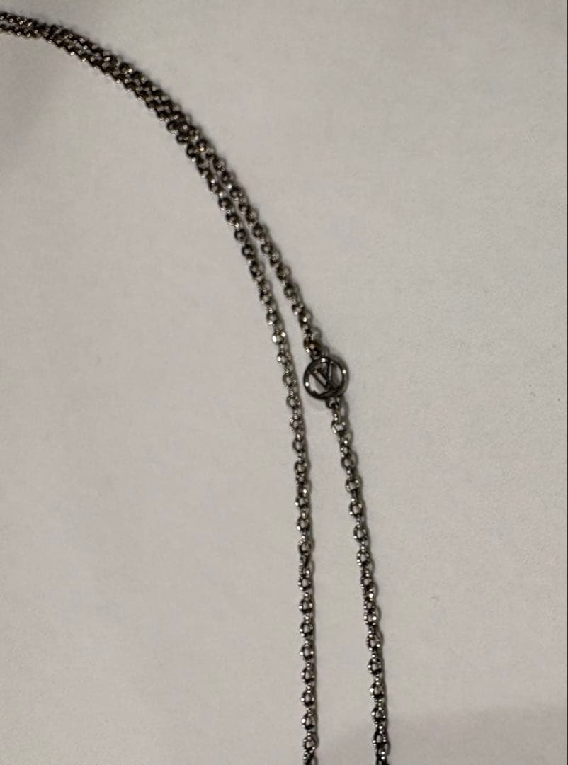 ルイ ヴィトン エッセンシャルV ネックレス M63197 シルバー