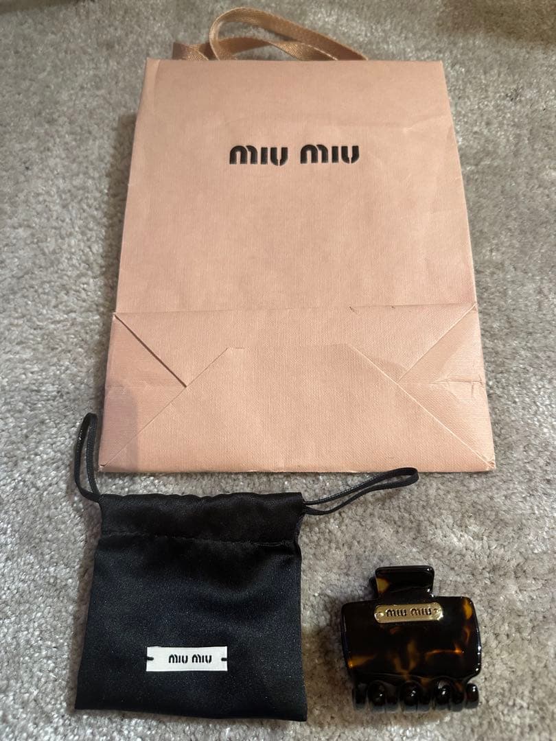 MIUMIU ヘアクリップ