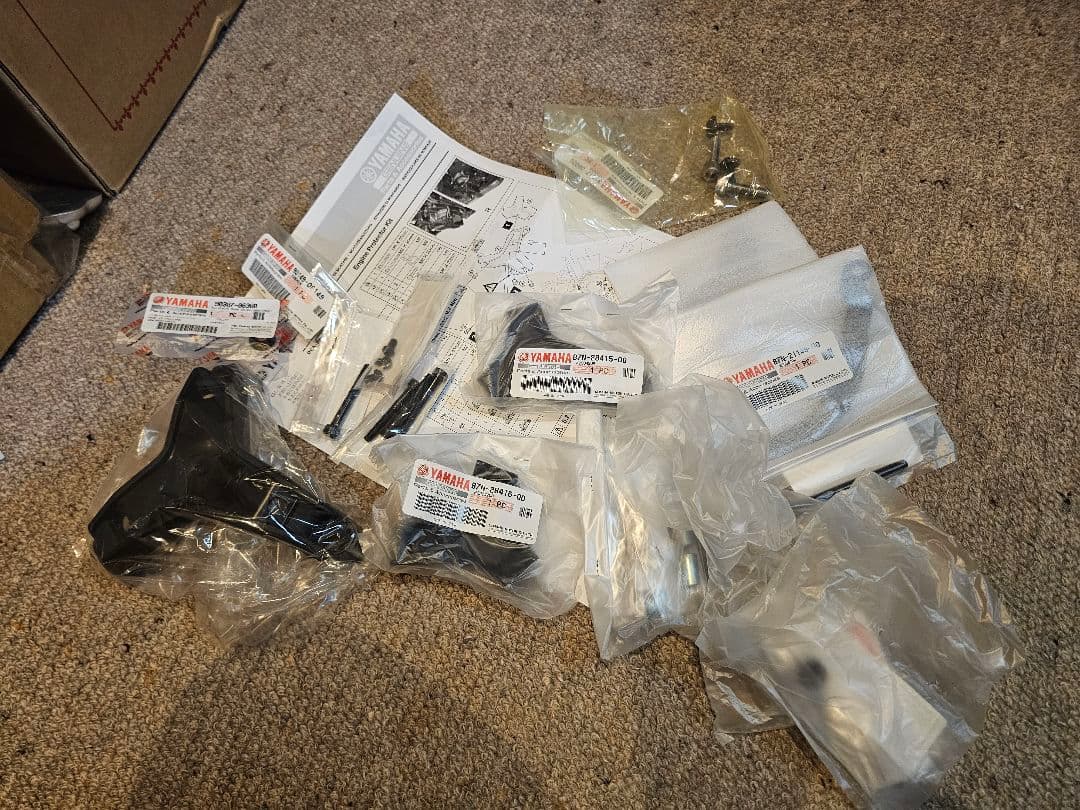 ヤマハ　XSR900　2022～ ワイズギア　エンジンガード　プロテクター　左側