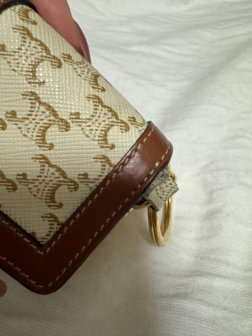 CELINE AirPodsケース トリオンフ ホワイトタン