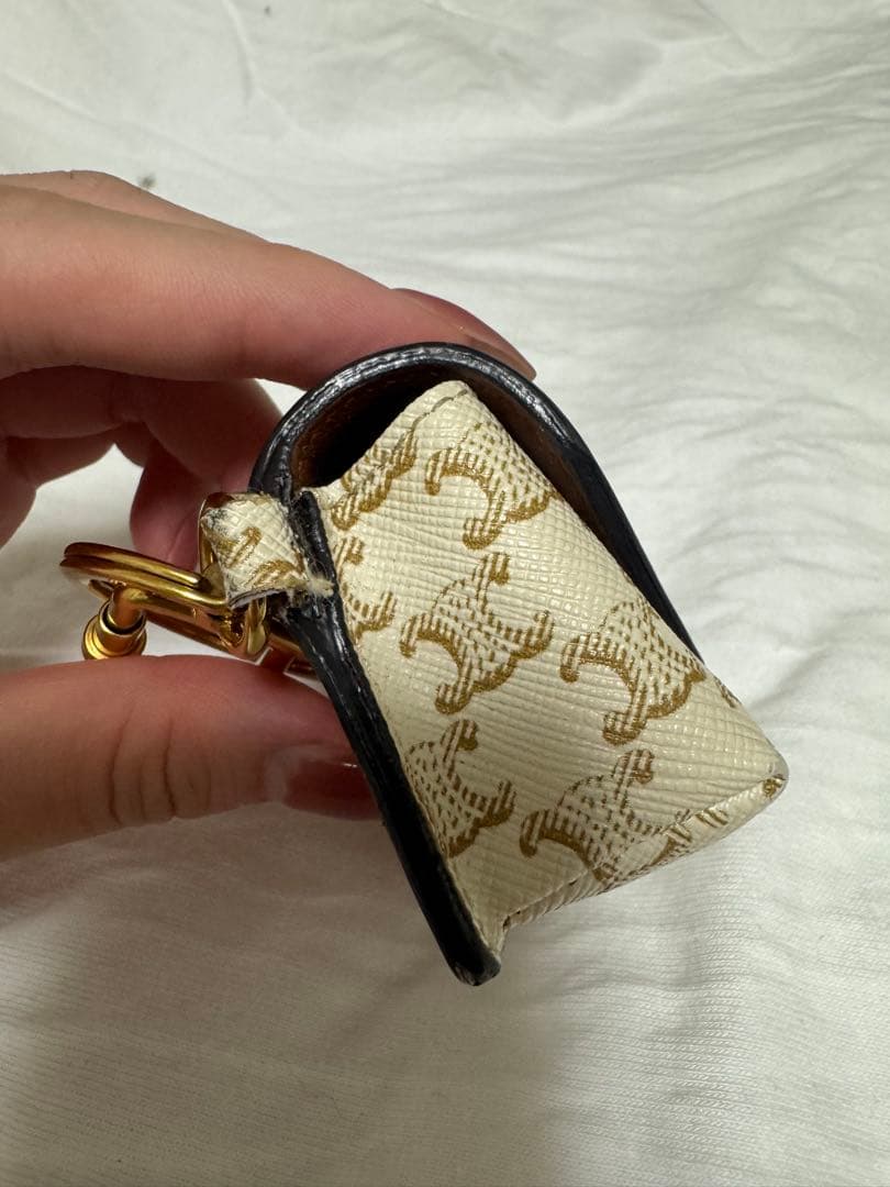 CELINE AirPodsケース トリオンフ ホワイトタン