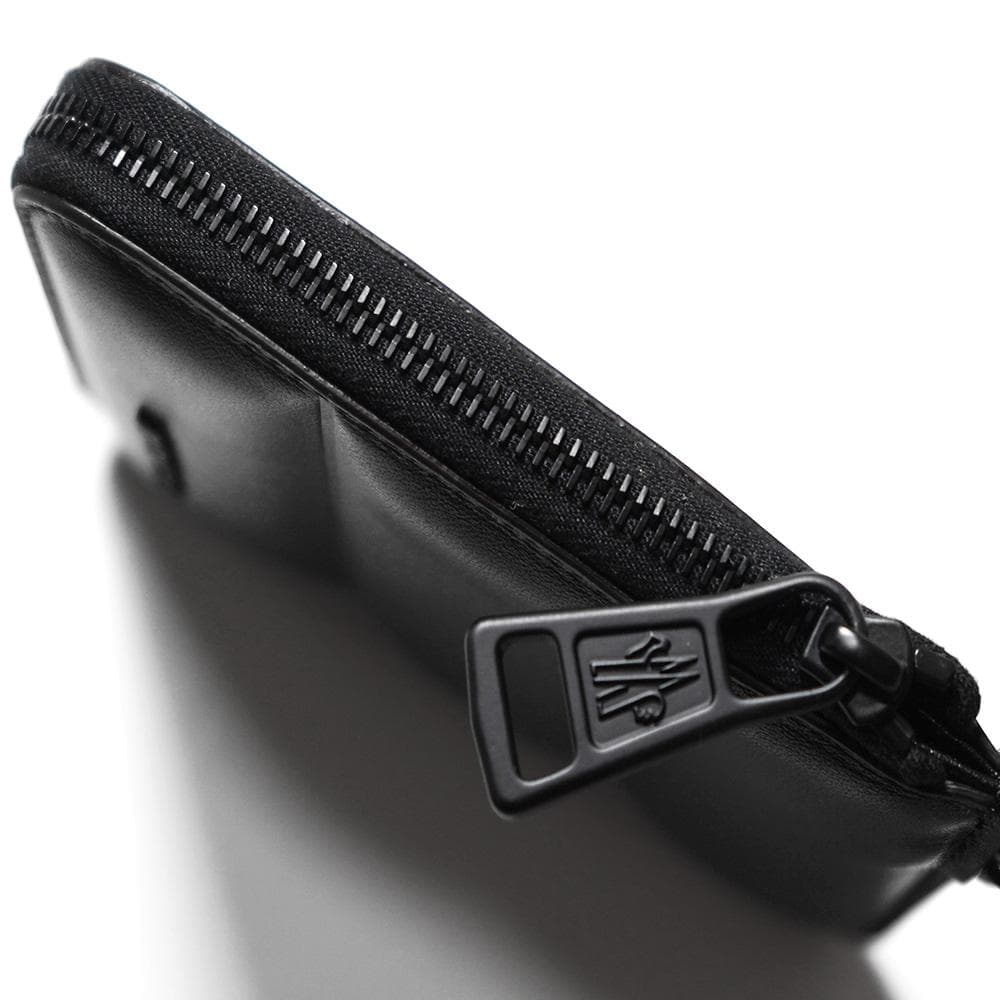 新品【 MONCLER モンクレール 】ストラップ付ロゴ レザーウォレット/財布