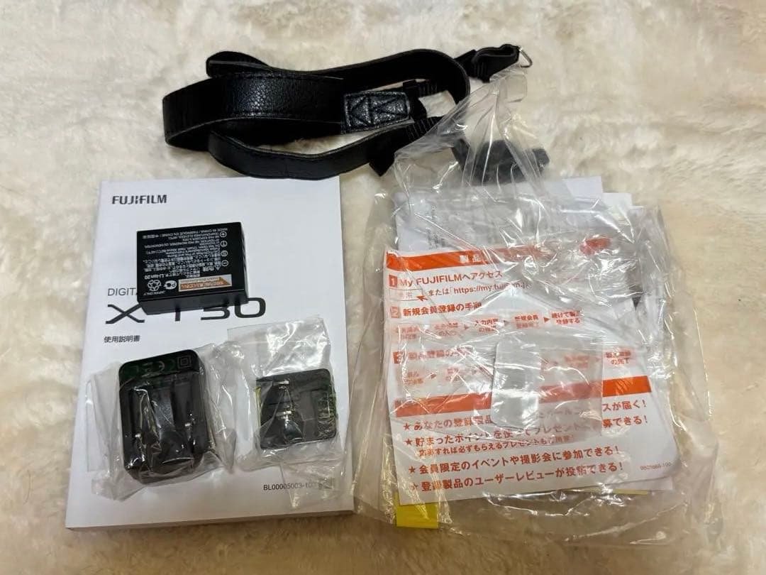Fujifilm X-T30 ミラーレスカメラ レンズキット 本体と付属品