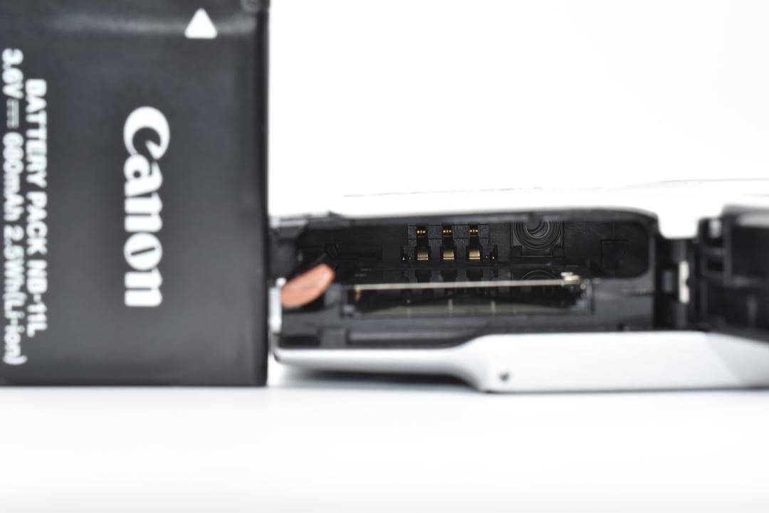 canon PowerShot A2600 シルバー