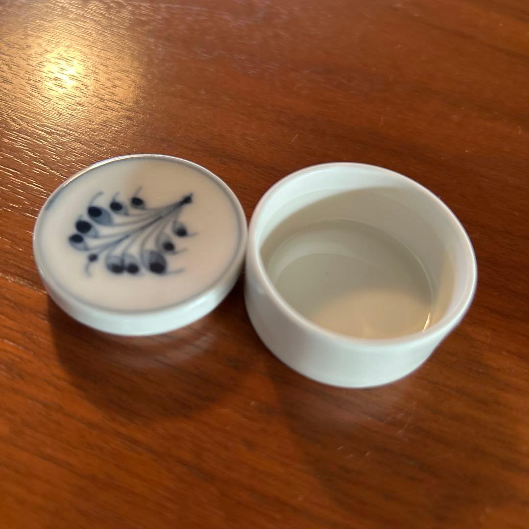 ロイヤルコペンハーゲン ハンドペイント ブルーフルーテッド ピルケース 蓋付き