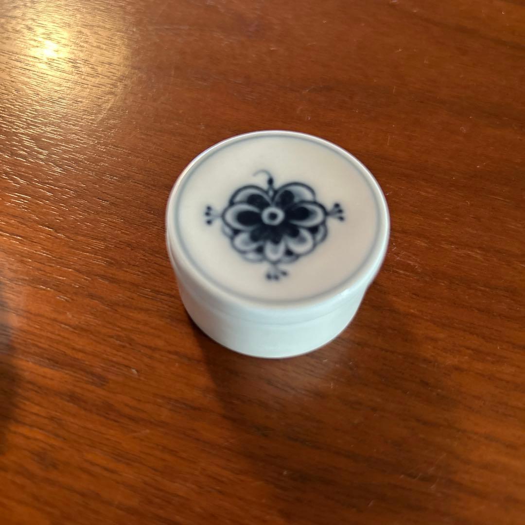 ロイヤルコペンハーゲン ハンドペイント ブルーフルーテッド ピルケース 蓋付き