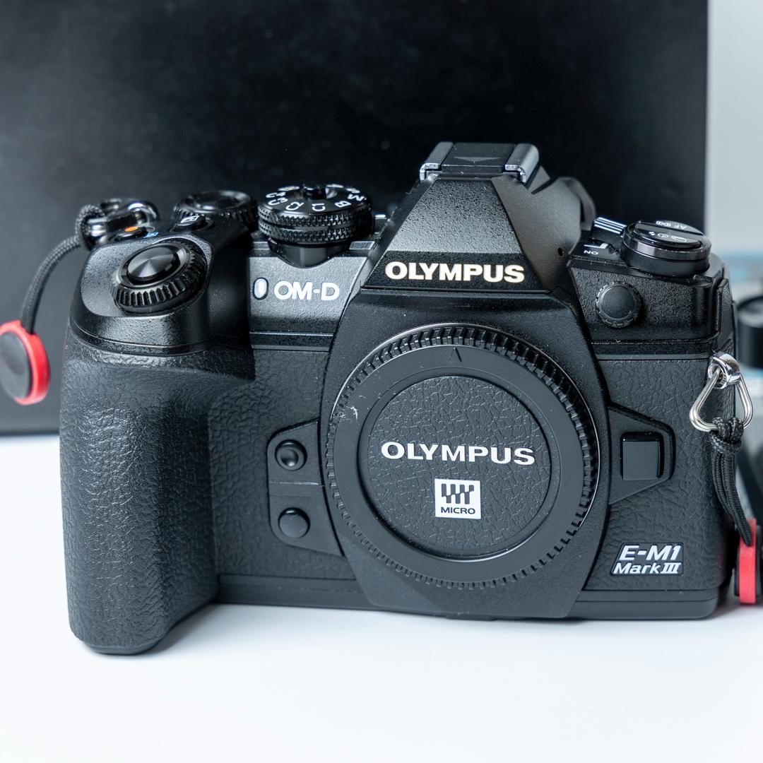 OLYMPUS OM-D E-M1 MarkIII 本体と付属品