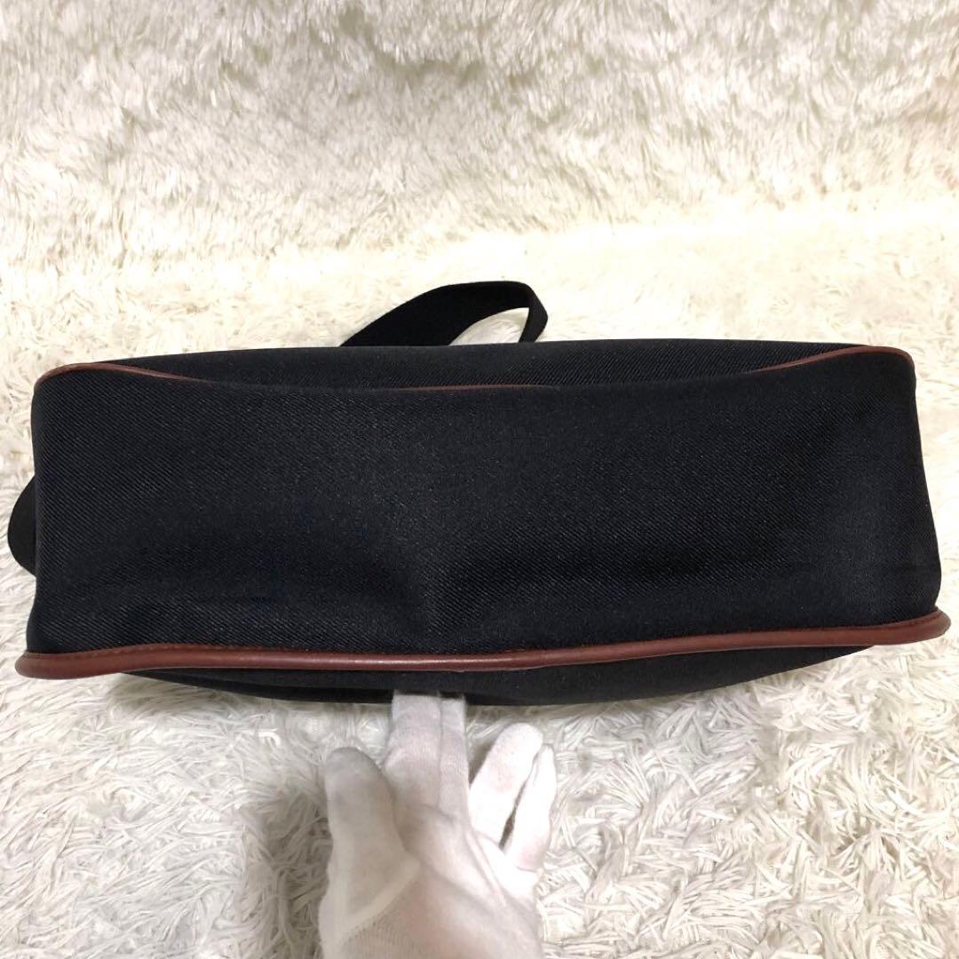 未使用✨ハンティングワールド サファリ　メッセンジャーバッグ