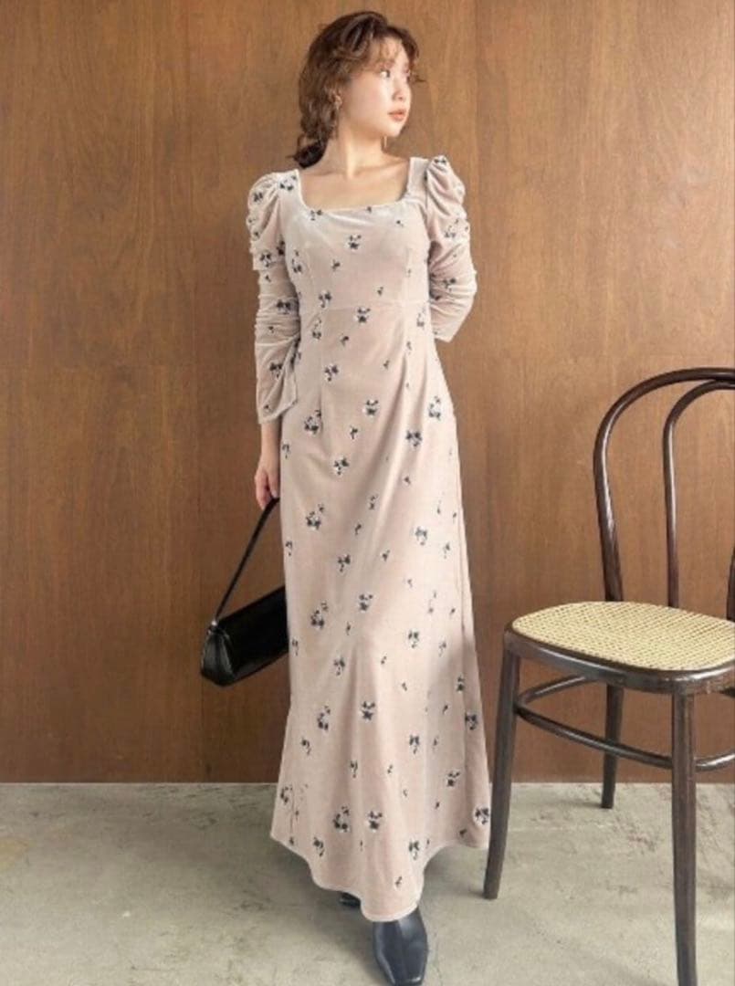 美品　FRAY I.D 完売24AW スクエアネックベロア刺繍OP