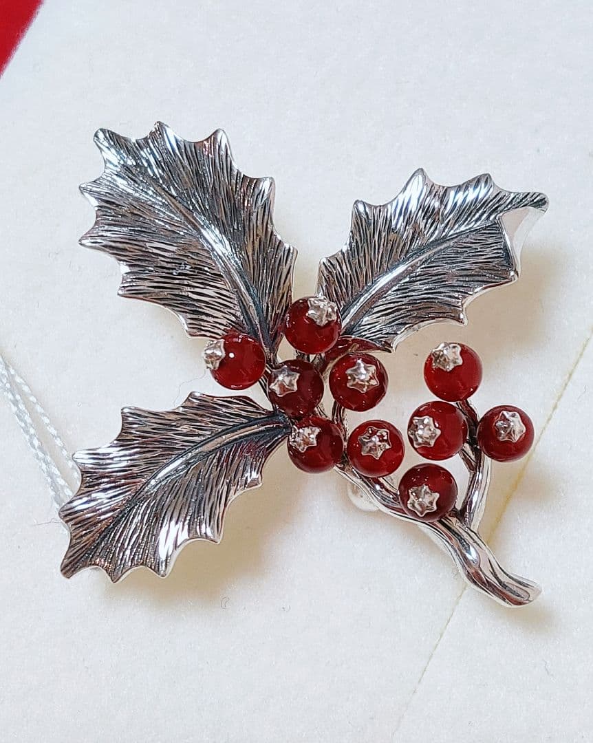 新作 碌山 クリスマスヒイラギ ガーネリアン シルバー ブローチ 兼ペンダント