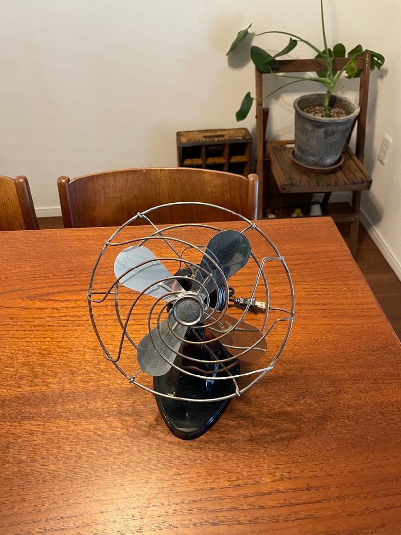 ヴィンテージ 卓上扇風機 3枚羽根 黒