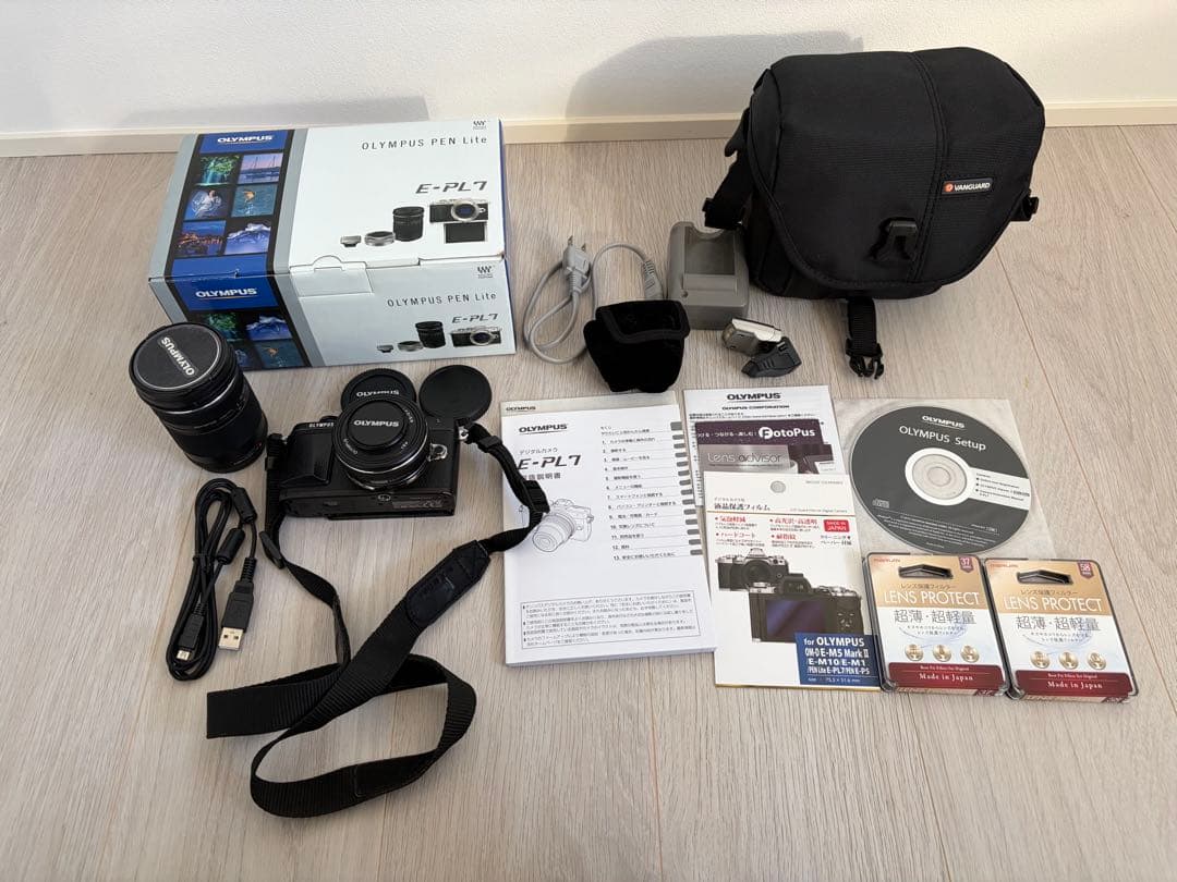 Olympus PEN Lite E-PL7 本体と付属品