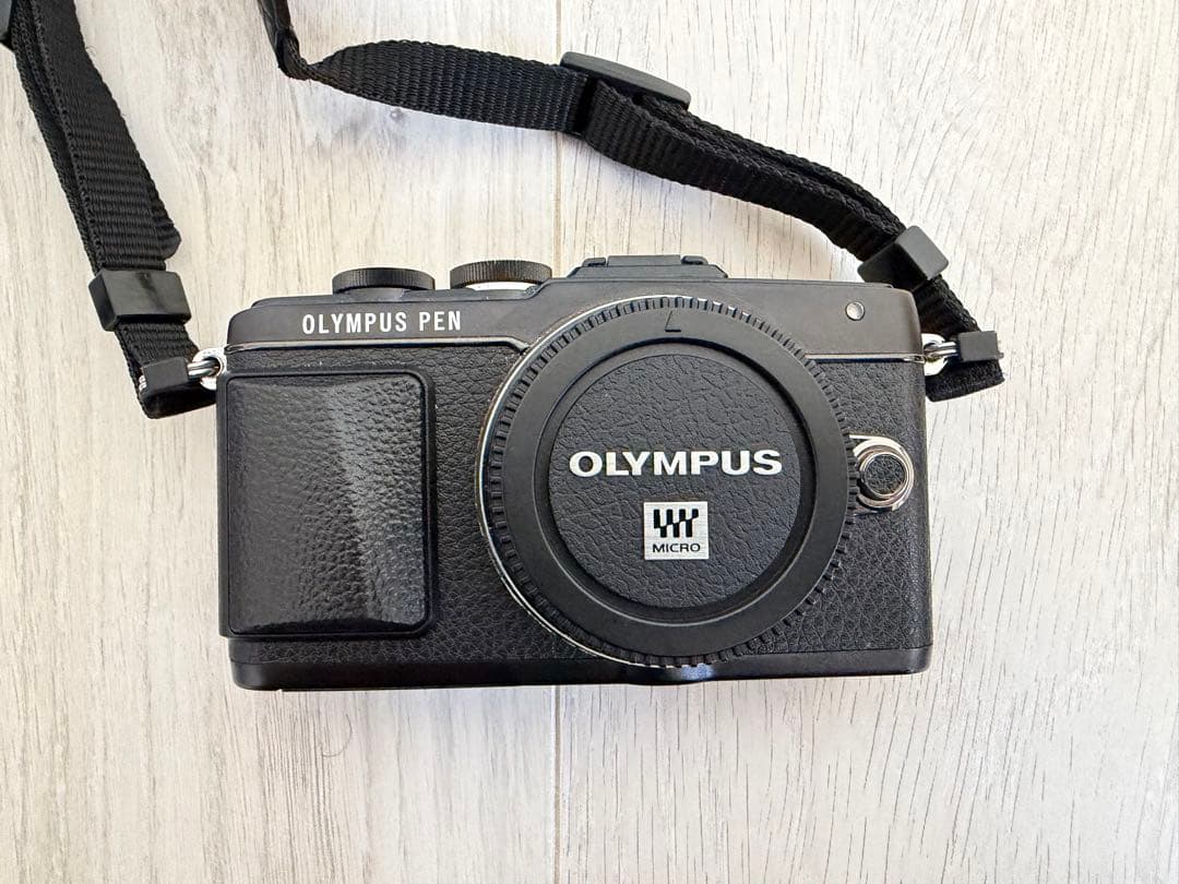 Olympus PEN Lite E-PL7 本体と付属品