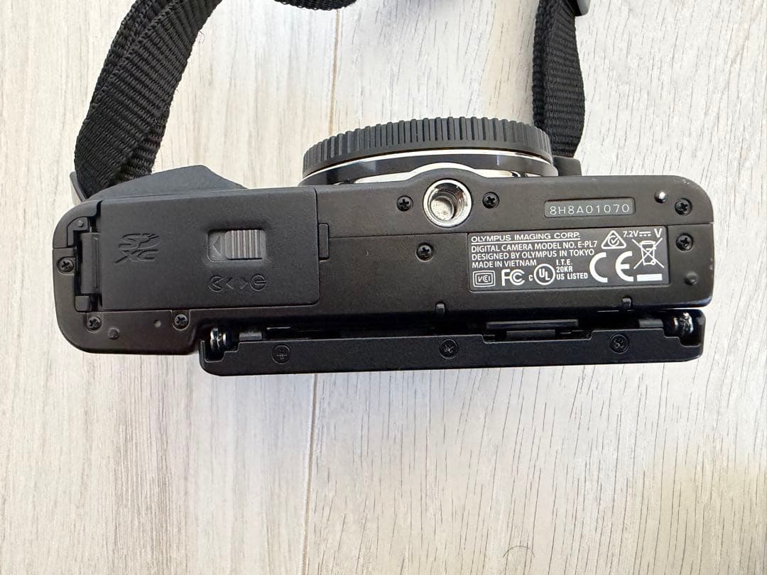 Olympus PEN Lite E-PL7 本体と付属品