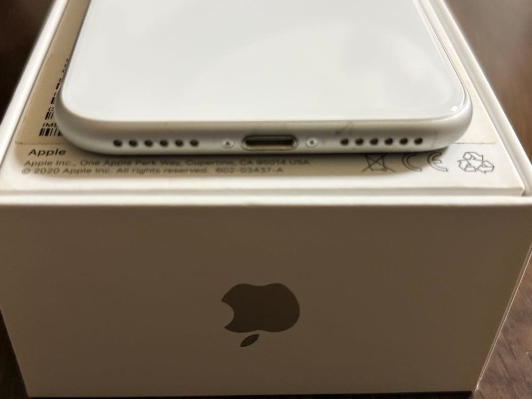 【美品です】iPhoneSE第2世代 128GB ホワイト バッテリー残量88%