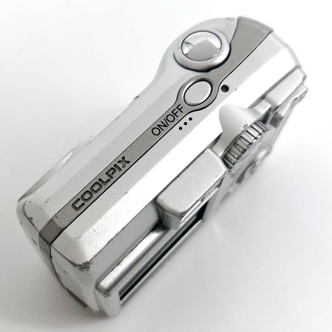 Nikon ニコン COOLPIX 5600 シルバー デジカメ