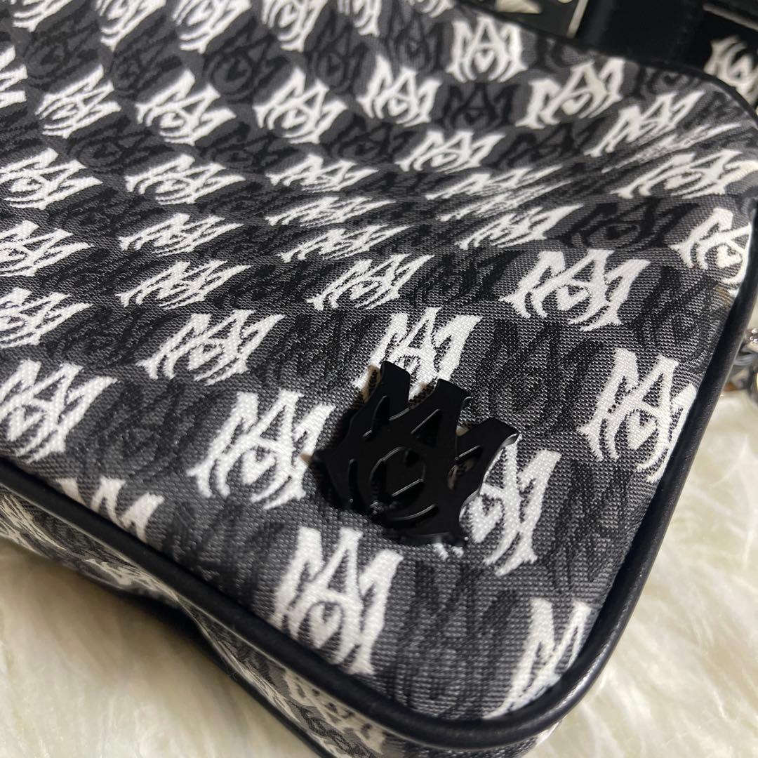 AMIRI ワープ モノグラム キャンバス カメラ クロスボディバッグ