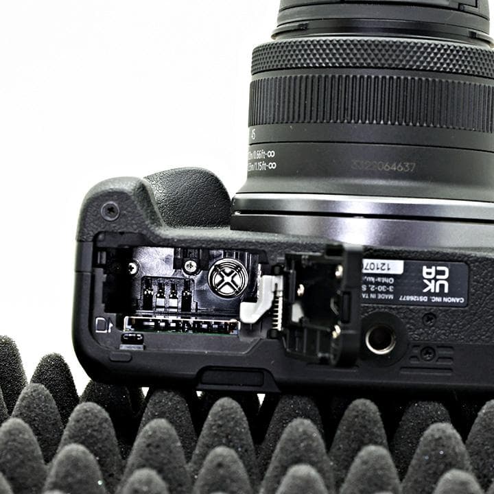 美品 Canon EOS R50 ミラーレス一眼 標準ズームレンズキット 備品付