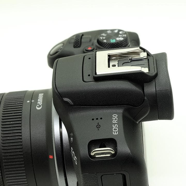 美品 Canon EOS R50 ミラーレス一眼 標準ズームレンズキット 備品付