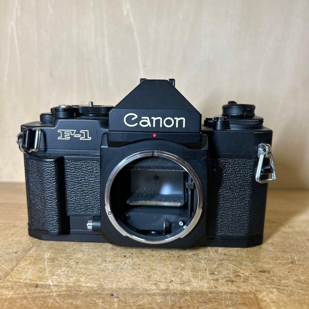 Canon F-1 ボディー　フィルム巻き取り軸下部欠けあり　他完動極美品