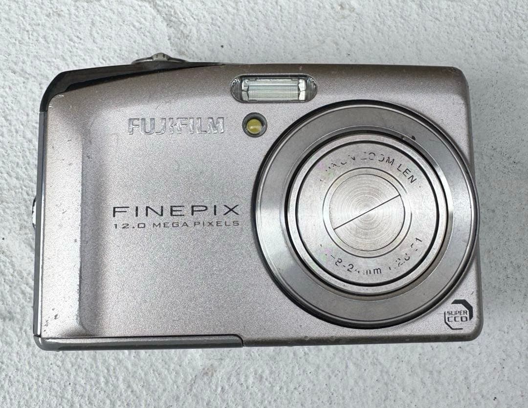実写美⭕️【動作確認済み】Fujifilm FinePix F50fd デジカメ